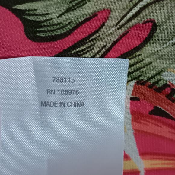 G By Giuliana Black Label Blouse Size Large Floral Cockatoos Print Pink Overlap - Picture 7 of 8